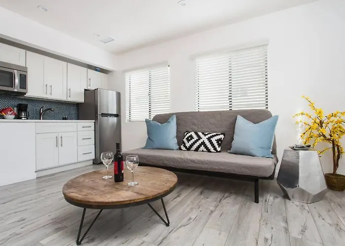 Sunny 1 Bedroom In The Heart Of Venice Beach - #3